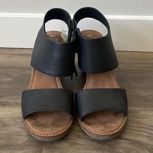 Black TOMS sandal heels size 6